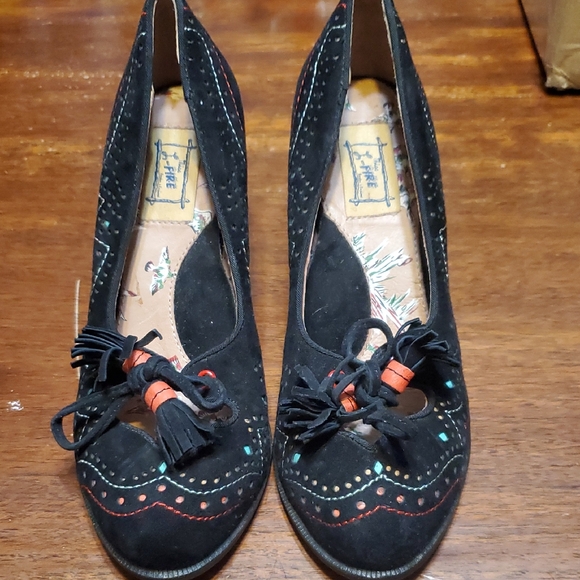 Elegant Black and Orange Women's Loafers - Picture 1 of 7